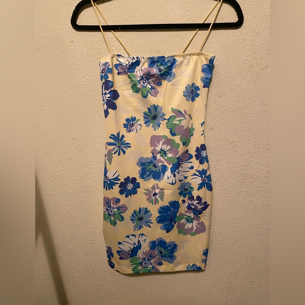 Princess Polly. Yellow floral dress. Size 2. New w/ tags.